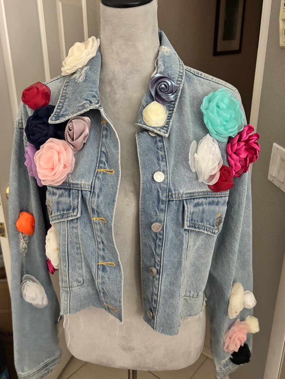 Signature 8 Multi-Color 3D Floral Appliqué Cropped Denim Jacket - Picture 4 of 11